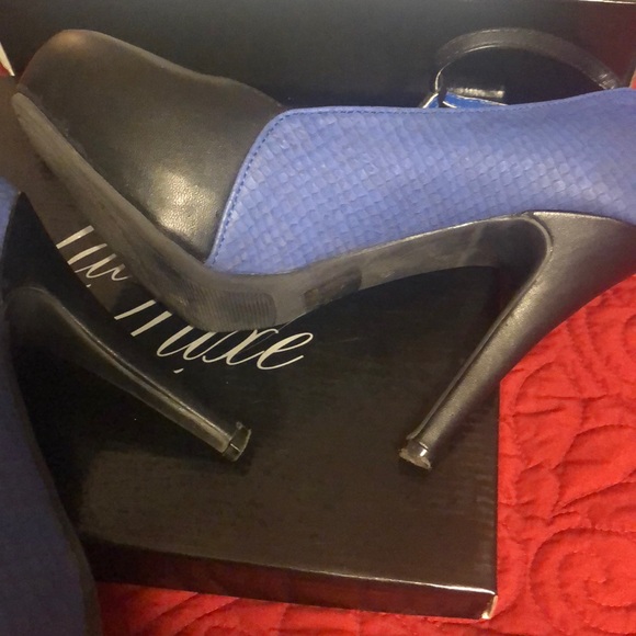 Woman’s heels - Picture 2 of 4